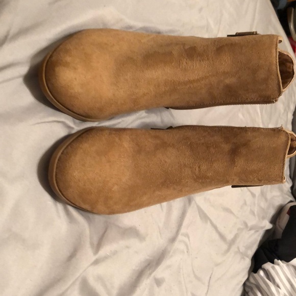 Shoes - Picture 1 of 2